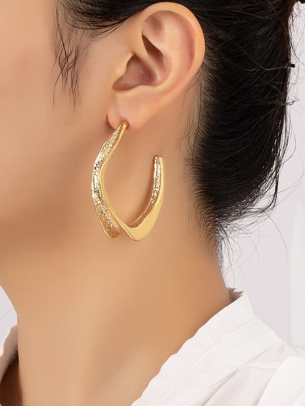 Twisted metal hoop earrings